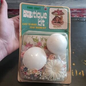 Vintage 1974 Fibre Craft Materials USA Chicago Style #9405 Kitsch Craft KIT